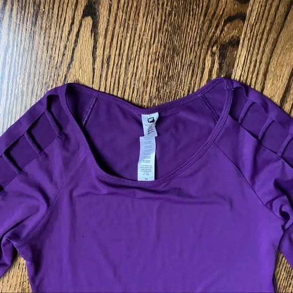 NWOT Fabletics Evangeline Top w Open-Lattice Sleeves, Pure Purple, Medium - Picture 4 of 5